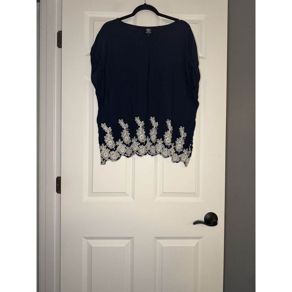 Bobeau Short Sleeve Top Floral Embroidery Scalloped Hem Xl